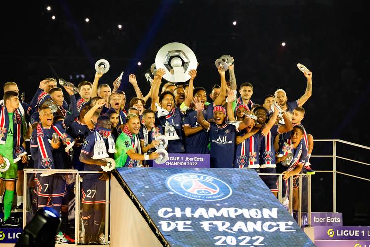 世界杯位置稳了？邮报：凯恩、贝林等五人参与英格兰队新球衣拍摄（入围世界杯无悬念？邮报称凯恩、贝林等五人参与英格兰新战袍拍摄）