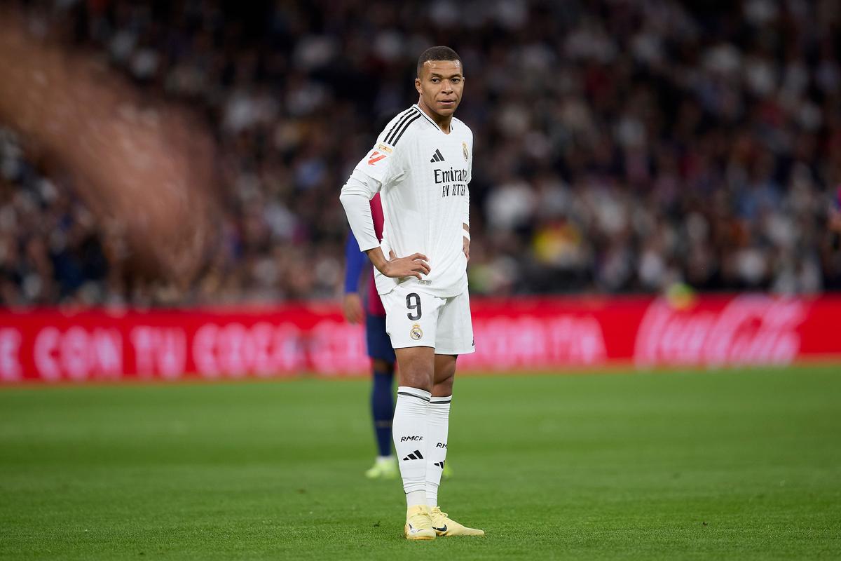 状态迷失！张宁CBA新赛季首秀6中0&罚球得到1分4犯规（手感冰凉！张宁CBA新季首秀6投尽失，罚球1分+4犯规）