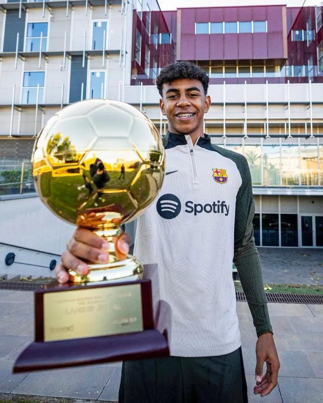 巴萨梅西关键助攻助力进球（梅西关键助攻助巴萨破门）