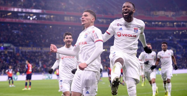 日媒：日本国门铃木彩艳预计13日在日本接受手指骨折手术（日媒：日本队门将铃木彩艳预计13日在本土接受手指骨折手术）