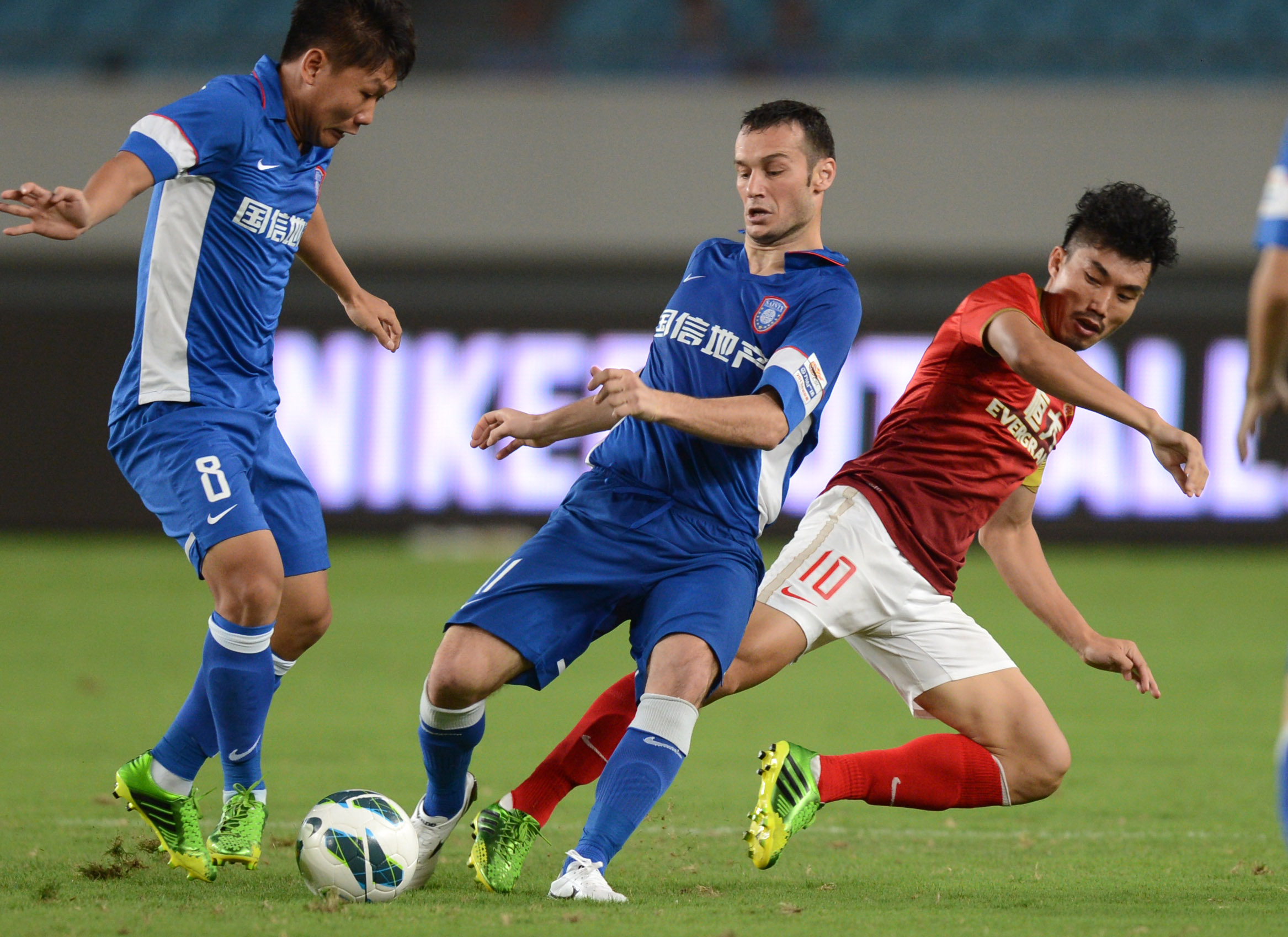 巴媒：若昂-戈麦斯的谈判有进展，曼联希望新年前能敲定交易（巴媒称若昂-戈麦斯谈判推进，曼联盼在新年前完成交易）