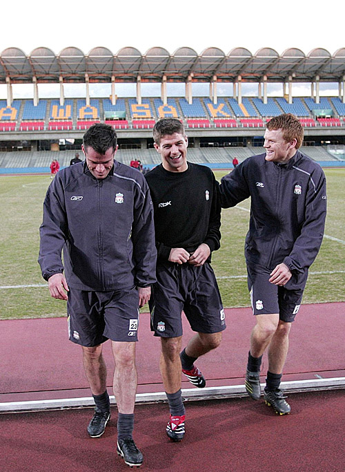 篮球湖人球员赛后接受媒体采访（赛后湖人队球员接受媒体采访）