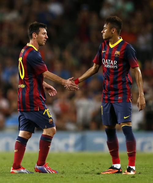 CBA：广东男篮顶住压力 力克广厦（CBA：广东男篮抗压制胜 击败广厦）