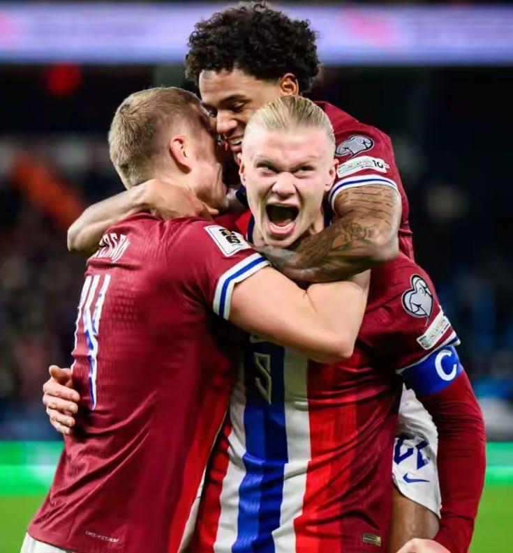 环球足球奖年度最佳教练候选：恩里克、斯洛特、弗里克在列（恩里克、斯洛特、弗里克入围环球足球奖年度最佳教练）