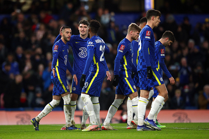 西班牙青训球队开除4名U16球员，他们曾为泄愤持刀威胁对手（西班牙一青训队因球员泄愤持刀威胁对手开除4名U16队员）