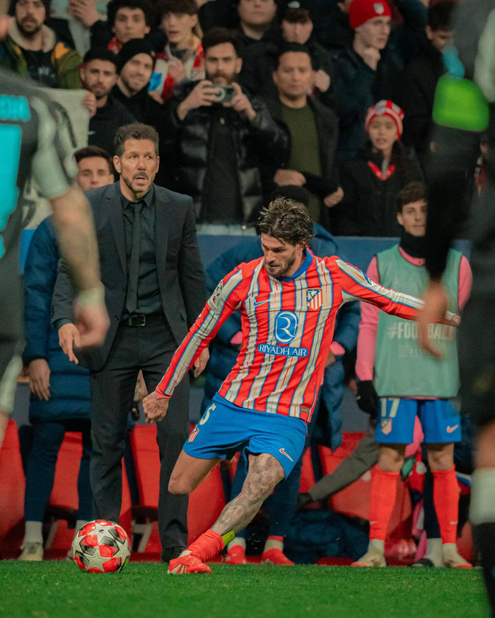 伯恩利遭遇英超七连败连场惜败，排名跌入降级区（伯恩利英超七连败屡遭小负，排名滑落至降级区）