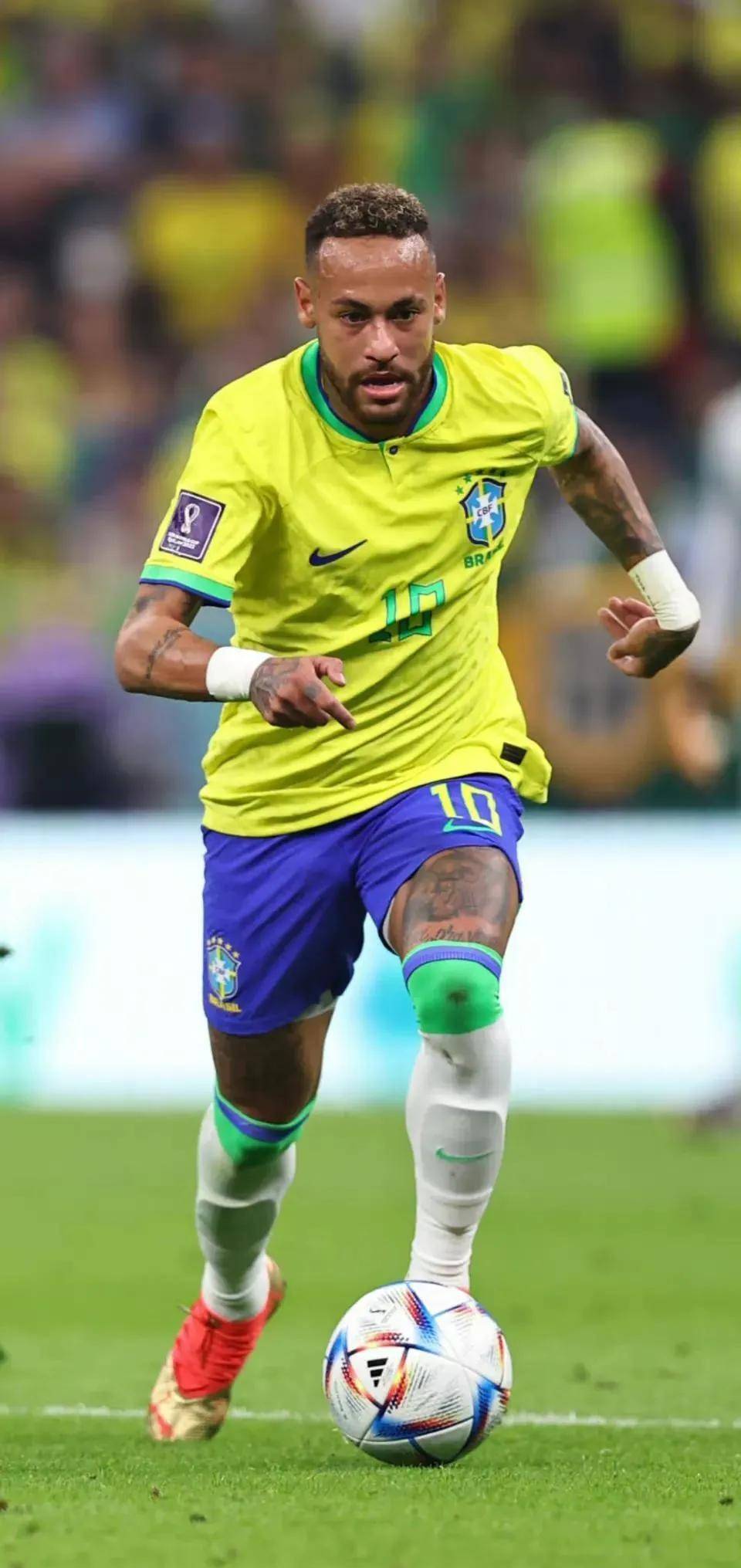 记者：与安哥拉一役，梅西、劳塔罗与阿尔马达或将搭档锋线（记者：对阵安哥拉，梅西、劳塔罗与阿尔马达有望组成锋线三叉戟）